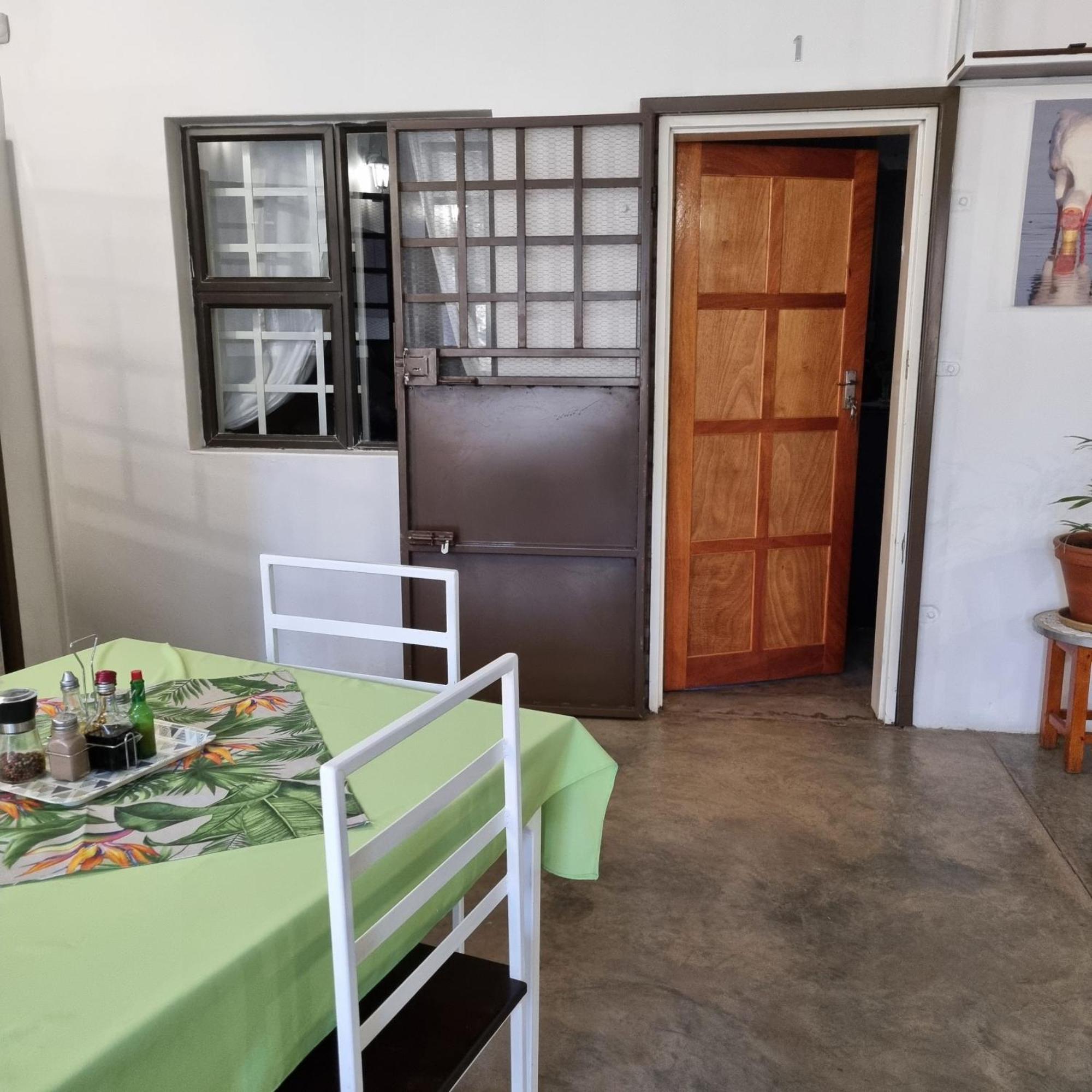Olienhoff Guesthouse And Rest Camp Otavi Exterior photo