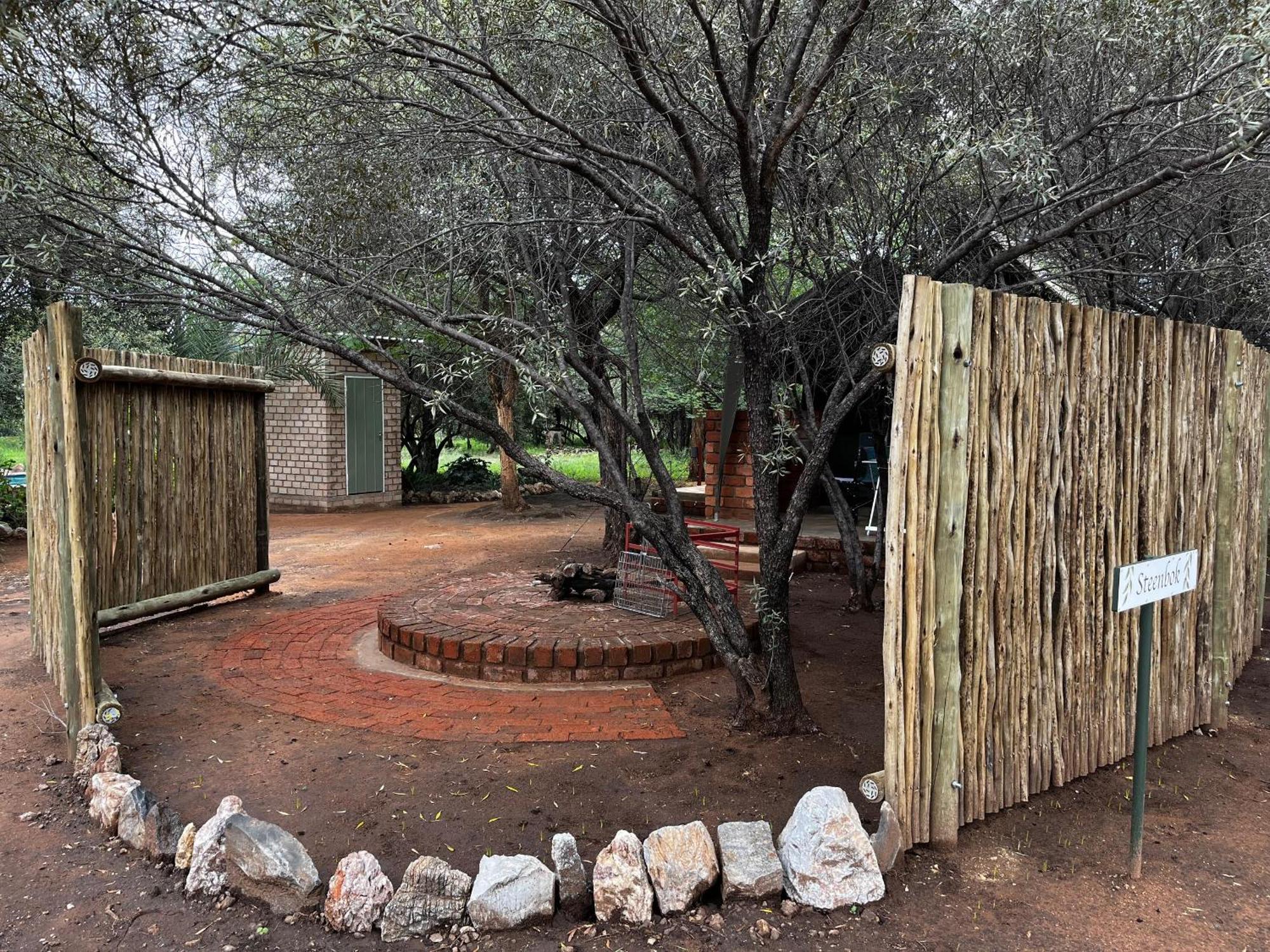Olienhoff Guesthouse And Rest Camp Otavi Exterior photo